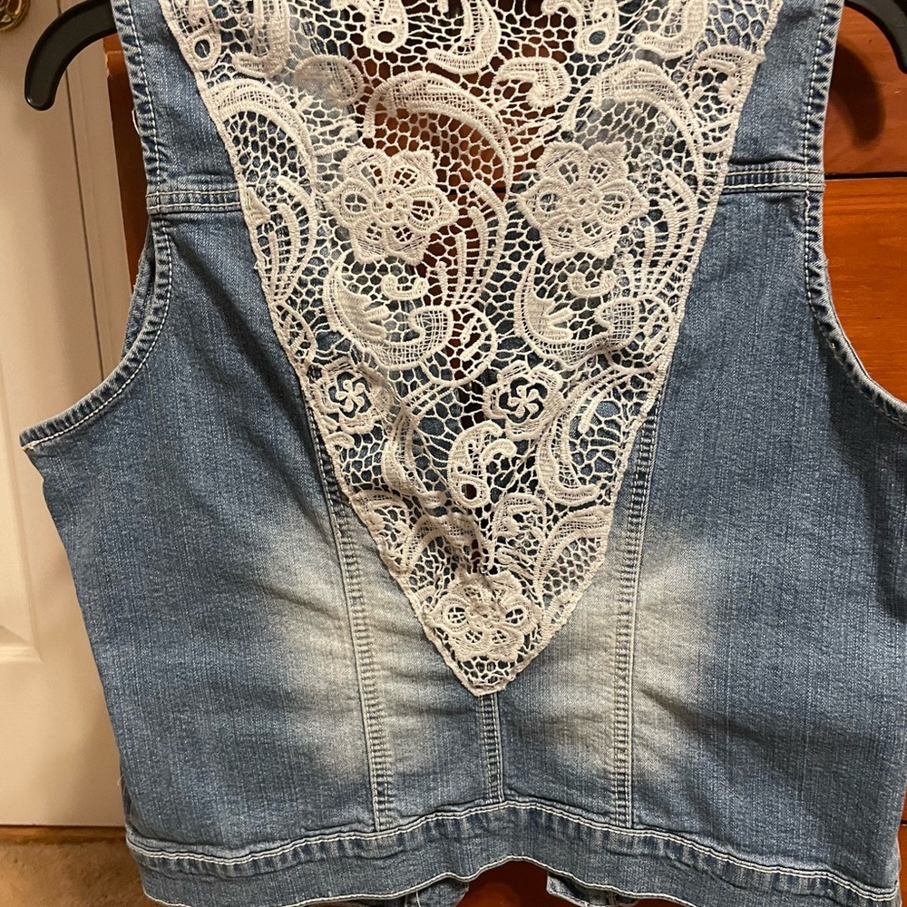 Maurice’s Vest - Picture 3 of 5